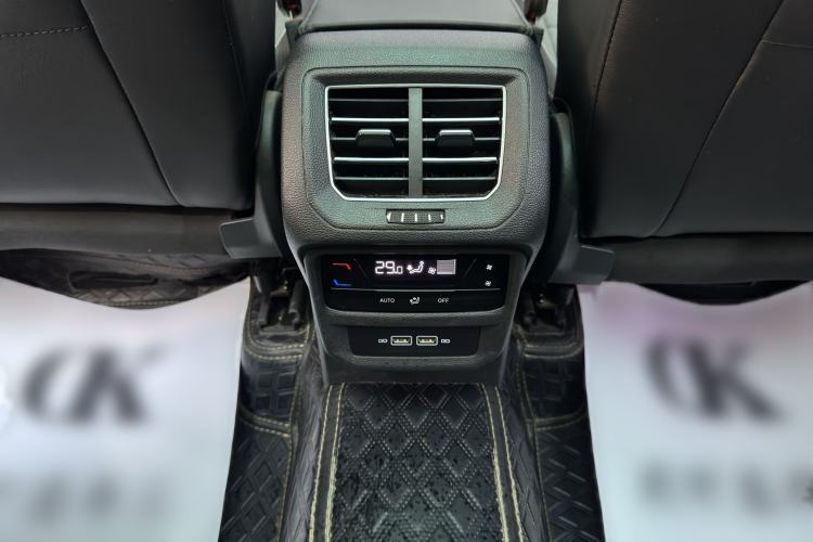 Used Volkswagen Tayron 2023 330TSI Two-Wheel-Drive R-Line High-Energy Version Interior 4