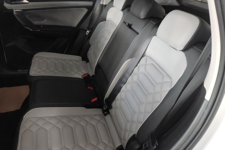 Used Volkswagen Tayron 2023 300TSI Two-Wheel-Drive Luxury Plus Advanced Edition Interior 4
