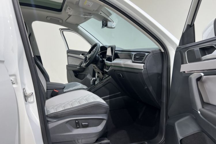Used Volkswagen Tayron 2023 280TSI Two-Wheel-Drive Luxury Plus Advanced Version Interior 4