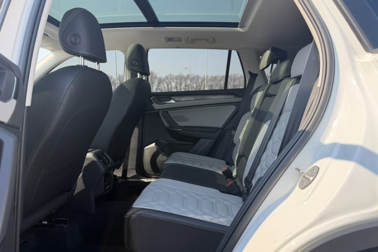 Used Volkswagen Tayron 2023 330TSI Two-Wheel-Drive Luxury Plus Advanced Version Interior 4