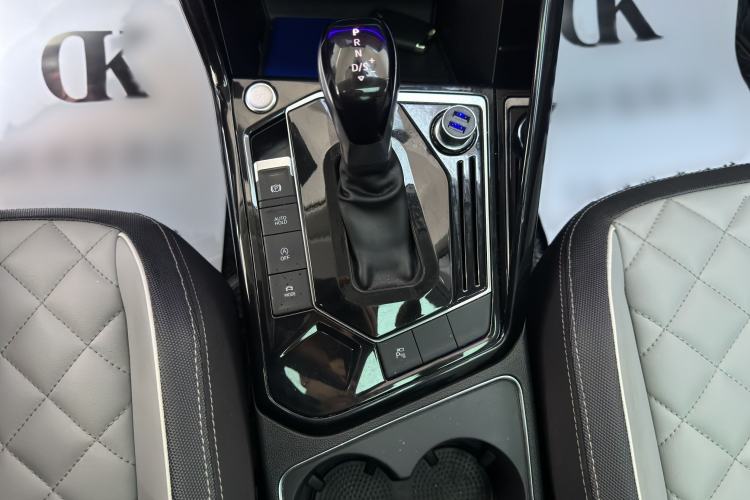 Used Volkswagen Tayron 2023 330TSI Two-Wheel-Drive R-Line High-Energy Version Interior 5
