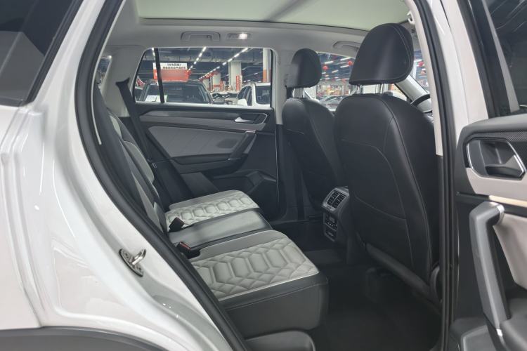 Used Volkswagen Tayron 2023 300TSI Two-Wheel-Drive Luxury Plus Advanced Edition Interior 5