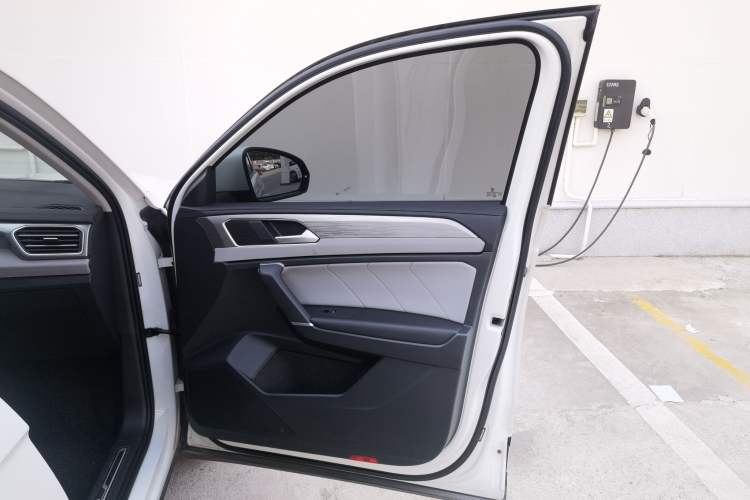 Used Volkswagen Tayron 2023 Revised Version 380TSI All-Wheel Drive R-Line High-Energy Edition Interior 5