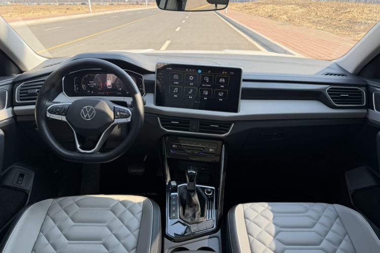 Used Volkswagen Tayron 2023 330TSI Two-Wheel-Drive Luxury Plus Advanced Version Interior 5