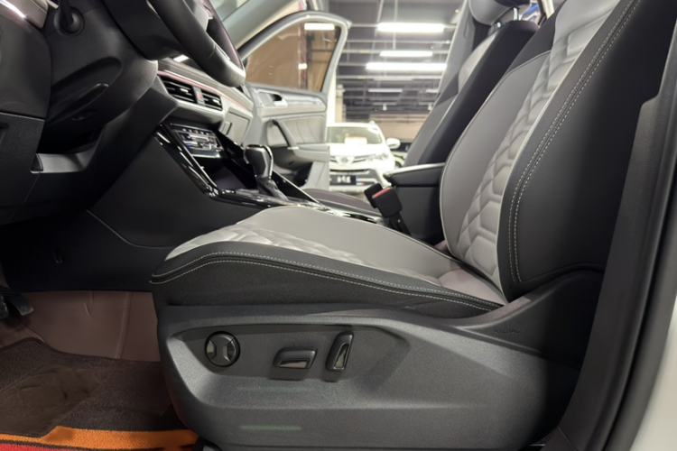 Used Volkswagen Tayron 2023 330TSI Two-Wheel-Drive Luxury Plus Advanced Version Interior 6