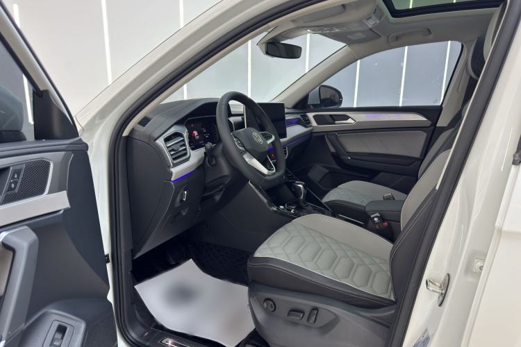 Used Volkswagen Tayron 2023 330TSI Two-Wheel-Drive R-Line High-Energy Version Interior 6