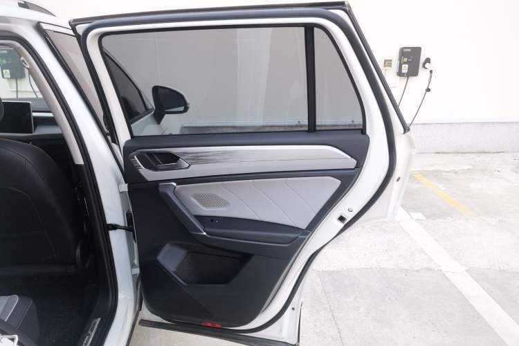 Used Volkswagen Tayron 2023 Revised Version 380TSI All-Wheel Drive R-Line High-Energy Edition Interior 6