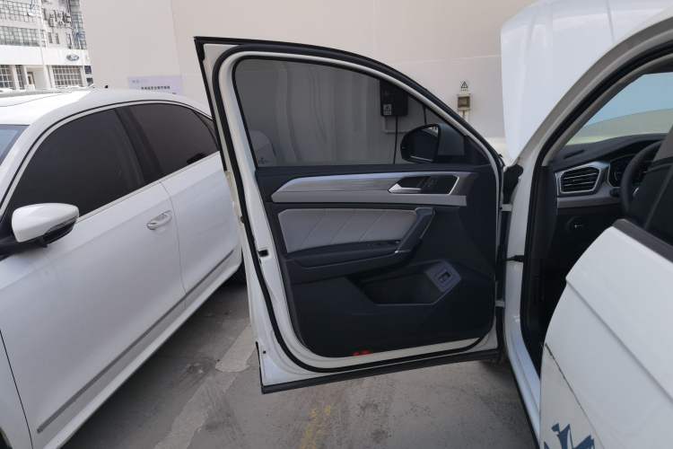 Used Volkswagen Tayron 2023 Revised Version 380TSI All-Wheel Drive R-Line High-Energy Edition Interior 7