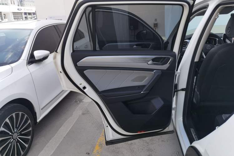 Used Volkswagen Tayron 2023 Revised Version 380TSI All-Wheel Drive R-Line High-Energy Edition Interior 8