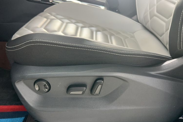 Used Volkswagen Tayron 2023 Revised Version 380TSI All-Wheel Drive R-Line High-Energy Edition Interior 8