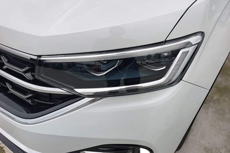 Used Volkswagen Tayron 2023 330TSI Two-Wheel-Drive R-Line High-Energy Version Left Front Headlight