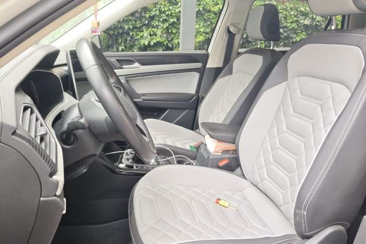 Used Volkswagen Tayron 2023 330TSI Two-Wheel-Drive Luxury Plus Advanced Version Left Front Seat