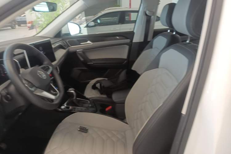 Used Volkswagen Tayron 2023 300TSI Two-Wheel-Drive Luxury Plus Advanced Edition Left Front Seat