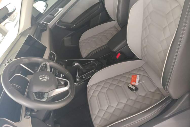 Used Volkswagen Tayron 2023 300TSI Two-Wheel-Drive Luxury Plus Advanced Edition Left Front Seat
