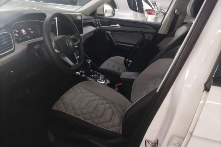 Used Volkswagen Tayron 2023 300TSI Two-Wheel-Drive Luxury Plus Advanced Edition Left Front Seat