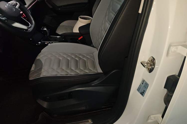 Used Volkswagen Tayron 2023 330TSI Two-Wheel-Drive Luxury Plus Advanced Version Left Front Seat