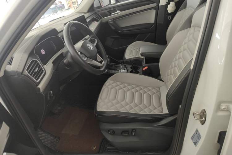 Used Volkswagen Tayron 2023 330TSI Two-Wheel-Drive Luxury Plus Advanced Version Left Front Seat