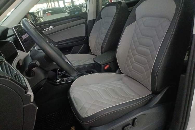 Used Volkswagen Tayron 2023 330TSI Two-Wheel-Drive Luxury Plus Advanced Version Left Front Seat