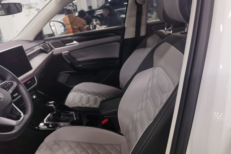 Used Volkswagen Tayron 2023 300TSI Two-Wheel-Drive Luxury Plus Advanced Edition Left Front Seat