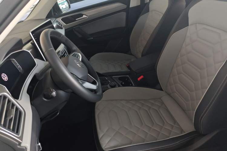 Used Volkswagen Tayron 2023 Revised Version 380TSI All-Wheel Drive R-Line High-Energy Edition Left Front Seat