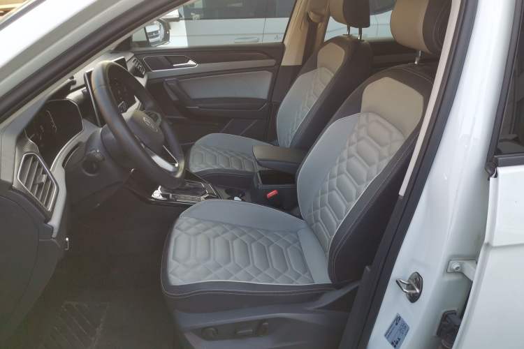 Used Volkswagen Tayron 2023 300TSI Two-Wheel-Drive Luxury Plus Advanced Edition Left Front Seat