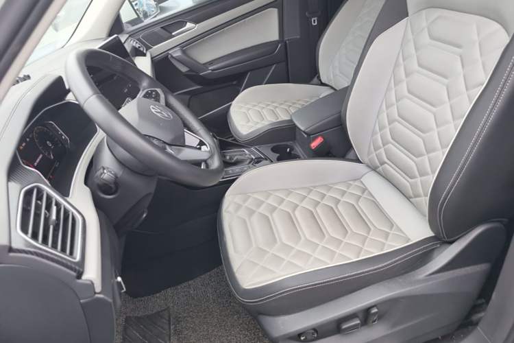 Used Volkswagen Tayron 2023 300TSI Two-Wheel-Drive Luxury Plus Advanced Edition Left Front Seat