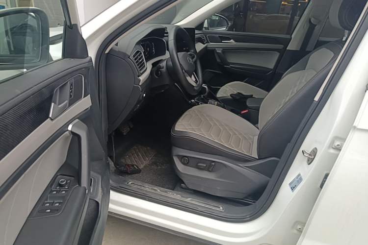 Used Volkswagen Tayron 2023 300TSI Two-Wheel-Drive Luxury Plus Advanced Edition Left Front Seat