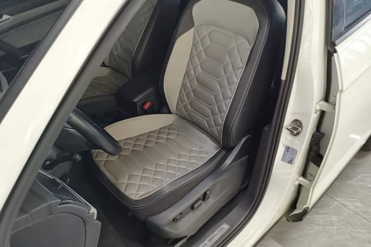 Used Volkswagen Tayron 2023 330TSI Two-Wheel-Drive Luxury Plus Advanced Version Left Front Seat