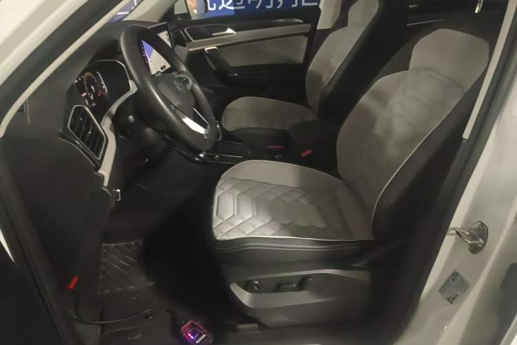 Used Volkswagen Tayron 2023 300TSI Two-Wheel-Drive Luxury Plus Advanced Edition Left Front Seat