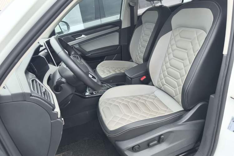 Used Volkswagen Tayron 2023 300TSI Two-Wheel-Drive Luxury Plus Advanced Edition Left Front Seat