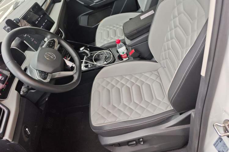 Used Volkswagen Tayron 2023 330TSI Two-Wheel-Drive Luxury Plus Advanced Version Left Front Seat