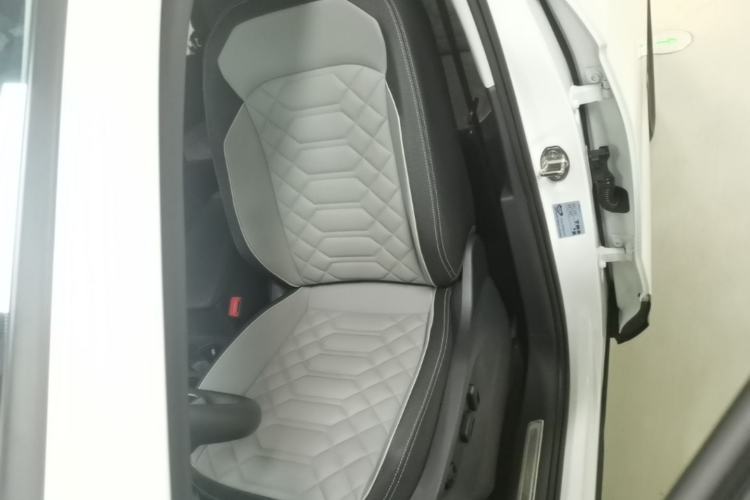 Used Volkswagen Tayron 2023 330TSI Two-Wheel-Drive Luxury Plus Advanced Version Left Front Seat