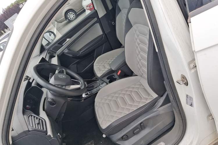 Used Volkswagen Tayron 2023 300TSI Two-Wheel-Drive Luxury Plus Advanced Edition Left Front Seat
