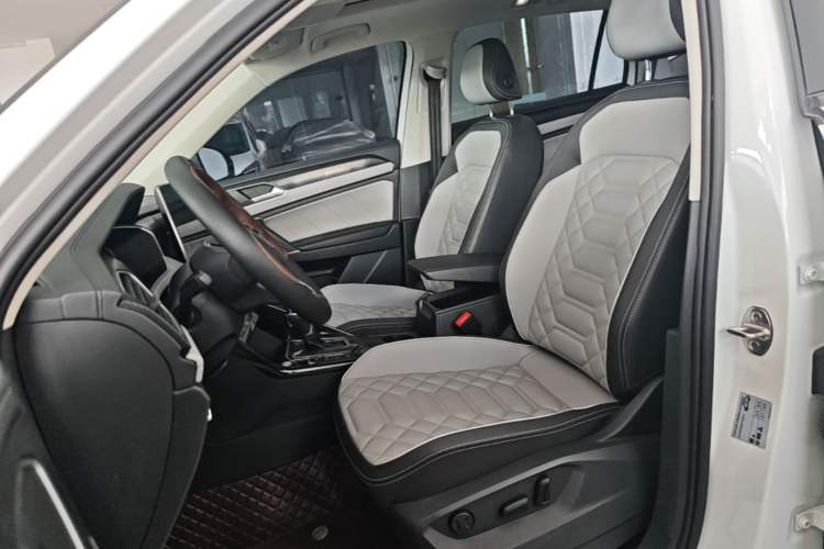 Used Volkswagen Tayron 2023 330TSI Two-Wheel-Drive Luxury Plus Advanced Version Left Front Seat