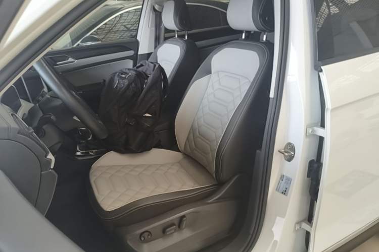 Used Volkswagen Tayron 2023 300TSI Two-Wheel-Drive Luxury Plus Advanced Edition Left Front Seat
