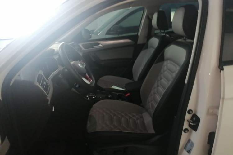 Used Volkswagen Tayron 2023 Revised Version 380TSI All-Wheel Drive R-Line High-Energy Edition Left Front Seat