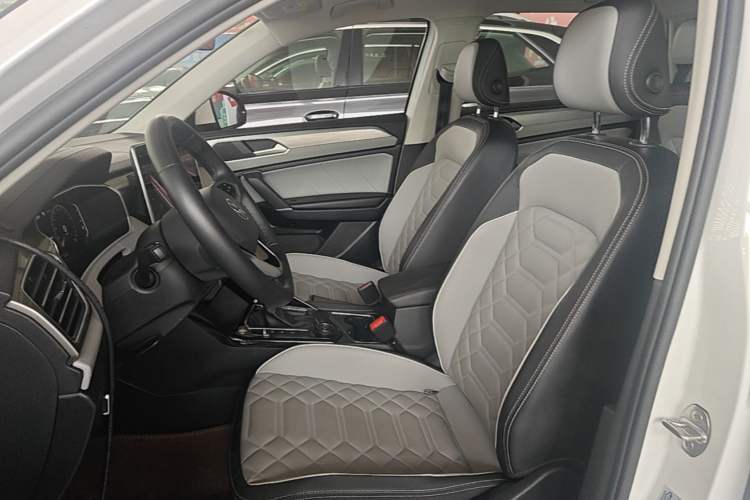 Used Volkswagen Tayron 2023 Revised Version 380TSI All-Wheel Drive R-Line High-Energy Edition Left Front Seat