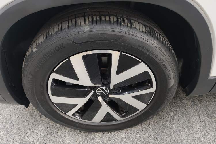 Used Volkswagen Tayron 2023 330TSI Two-Wheel-Drive Luxury Plus Advanced Version Left Front Wheel Hub