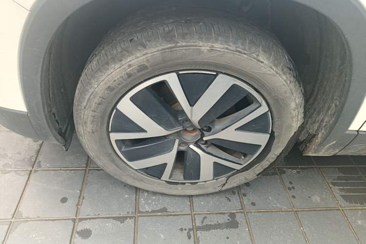 Used Volkswagen Tayron 2023 300TSI Two-Wheel-Drive Luxury Plus Advanced Edition Left Front Wheel Hub
