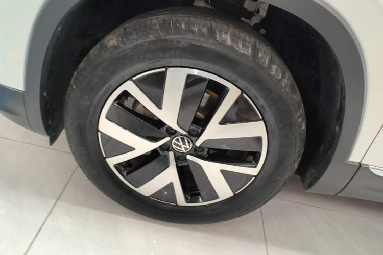 Used Volkswagen Tayron 2023 330TSI Two-Wheel-Drive Luxury Plus Advanced Version Left Front Wheel Hub