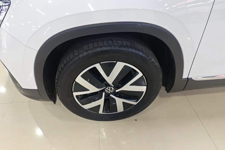 Used Volkswagen Tayron 2023 330TSI Two-Wheel-Drive Luxury Plus Advanced Version Left Front Wheel Hub