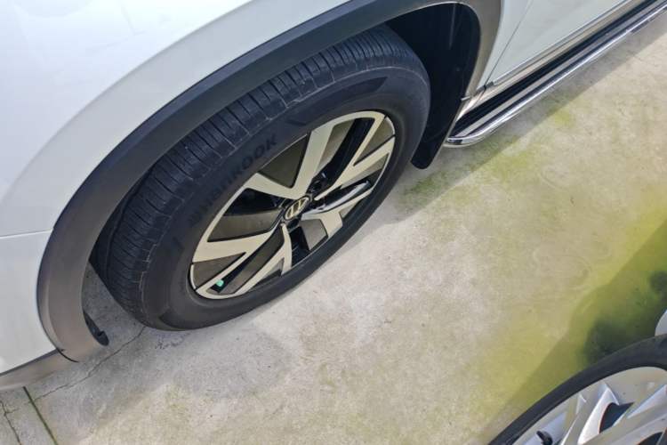 Used Volkswagen Tayron 2023 330TSI Two-Wheel-Drive Luxury Plus Advanced Version Left Front Wheel Hub