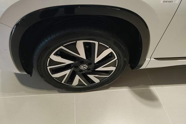 Used Volkswagen Tayron 2023 Revised Version 380TSI All-Wheel Drive R-Line High-Energy Edition Left Front Wheel Hub