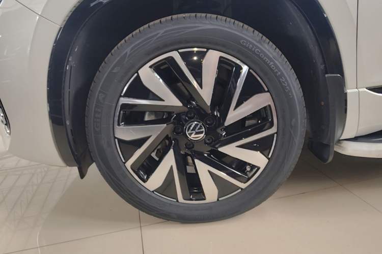 Used Volkswagen Tayron 2023 330TSI Two-Wheel-Drive R-Line High-Energy Version Left Front Wheel Hub