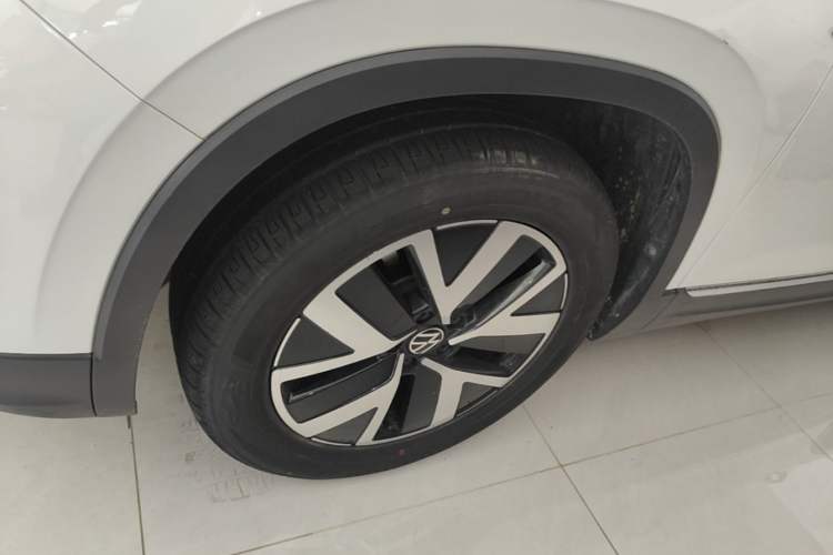 Used Volkswagen Tayron 2023 330TSI Two-Wheel-Drive Luxury Plus Advanced Version Left Front Wheel Hub