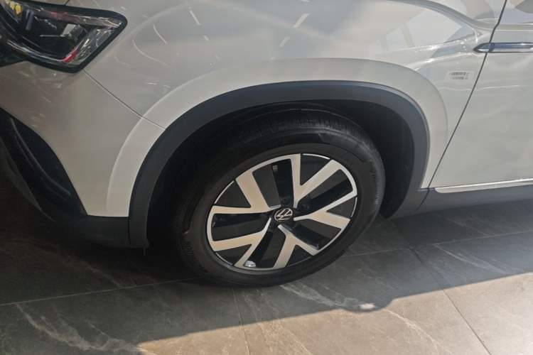 Used Volkswagen Tayron 2023 330TSI Two-Wheel-Drive Luxury Plus Advanced Version Left Front Wheel Hub