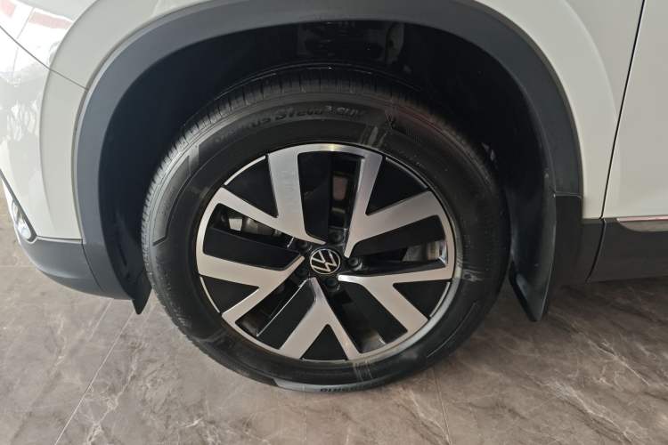 Used Volkswagen Tayron 2023 330TSI Two-Wheel-Drive Luxury Plus Advanced Version Left Front Wheel Hub