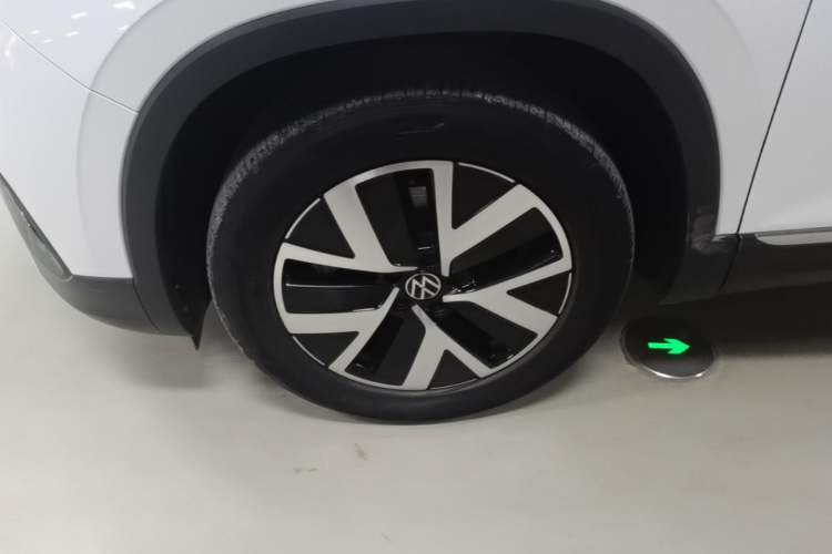 Used Volkswagen Tayron 2023 330TSI Two-Wheel-Drive Luxury Plus Advanced Version Left Front Wheel Hub