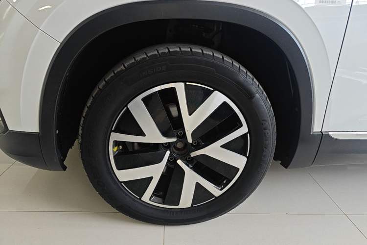 Used Volkswagen Tayron 2023 330TSI Two-Wheel-Drive Luxury Plus Advanced Version Left Front Wheel Hub