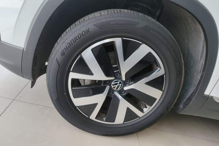 Used Volkswagen Tayron 2023 330TSI Two-Wheel-Drive Luxury Plus Advanced Version Left Front Wheel Hub